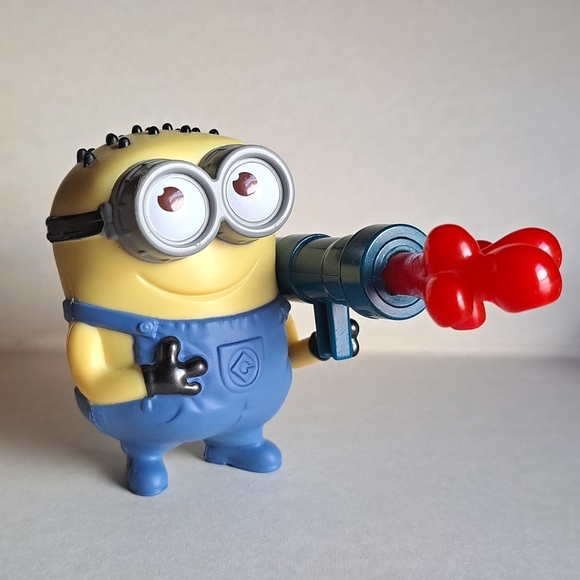 2013 Universal Studios Minion Figures McDonald's Toys Banana Minion Cake Topper - Picture 5 of 9
